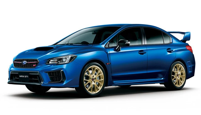 第10位 ホンダ CBX400F 新車価格:48万5000円 中古相場:100万~800万円 クラス最高を誇る新設計の4気筒DOHC4バルブのエンジンを引っ提げて登場すると、人気は大爆発!