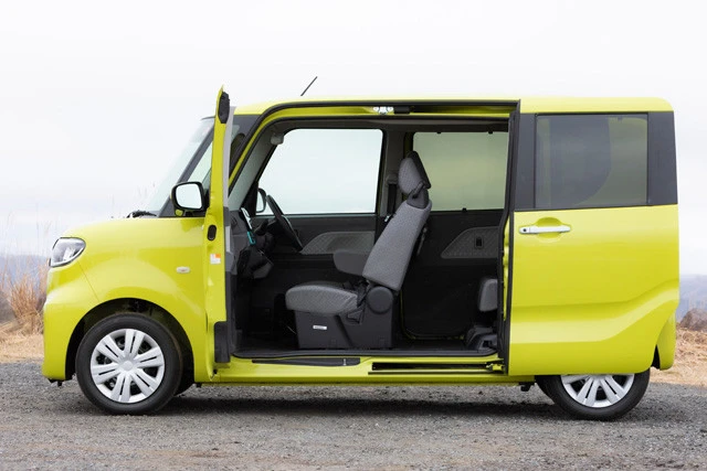 Bピラーがなくなることで、助手席側が大きく開くミラクルオープンドアを採用