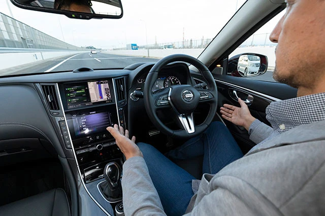 プロパイロット２.０搭載のスカイラインの価格は５５７万５９００～６４４万４９００円。けっこうなお値段です