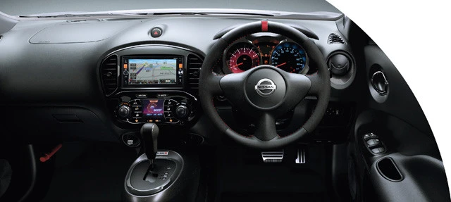 ライバルと比較すると全体的に古さを感じるが、最小回転半径５．３ｍと小まわり性は抜群