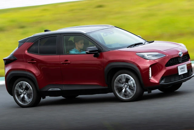 １位　トヨタ「ヤリスクロス」価格：１７９万８０００円～２８１万５０００円、目標値引き：３万円。発売前から予約が殺到したヤリスクロス。販売店関係者は「大ヒット確実です」