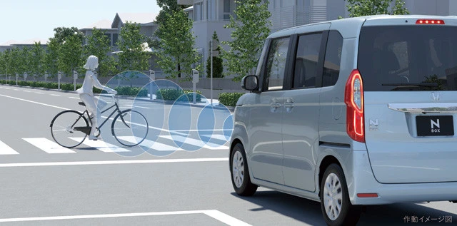 最新の改良で衝突被害軽減ブレーキの性能を向上させた。横断中の自転車や夜間の歩行者も感知