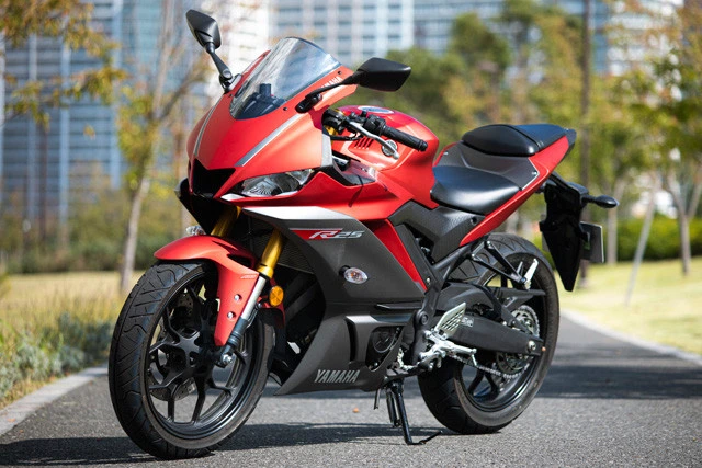 ヤマハ「ＹＺＦ　Ｒ２５」２月１４日に２０２０年モデルが発売されたＹＺＦ　Ｒ２５。価格は６１万５００円～６５万４５００円