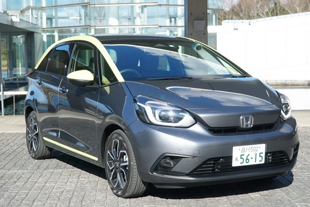 ４位　ホンダ「フィット」価格：１５５万７６００～２５３万６６００円、目標値引き：１０万円。今年２月１４日発売。推しは「ｅ：ＨＥＶ」と呼ばれる２モーターの新ハイブリッド搭載車