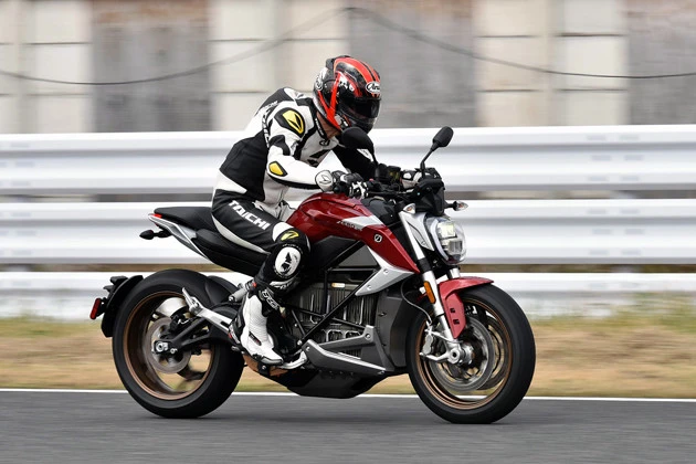 １００ｍを３秒で走る米最新モデルも電撃試乗！　これが「電動バイク」最前線だ