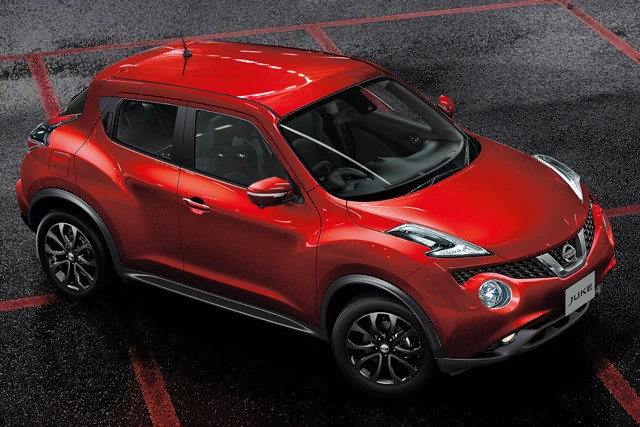 日産「ジューク」推しグレード...15RX Vセレクション、価格...208万100円。10年6月デビュー。全長4135㎜×全幅1765㎜×全高1565㎜