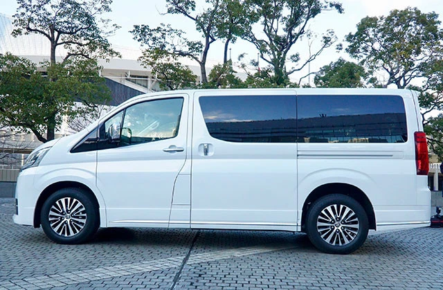 気になるボディは全長５３００㎜×全幅１９７０㎜×全高１９９０㎜という超ヘビー級サイズ