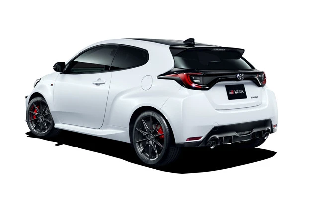 ＧＲヤリスは全車３ドアのみ。ボディサイズは全長３９９５ｍｍ×全幅１８０５ｍｍ×全高１４５５ｍｍ。最小回転半径５.３ｍ