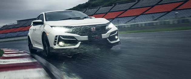 限定モデルが即完売したホンダ・シビックタイプＲ。価格は４７５万２０００円。国内２００台限定となる「リミテッドエディション」の価格は５５０万円。コチラは１１月３０日の発売を予定