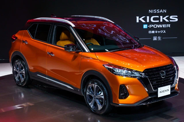 日産「キックス」●ボディサイズ＝全長４２９０㎜×全幅１７６０㎜×全高１６１０㎜●価格２７５万９９００～２８６万９９００円●ベストグレード＝Ｘ●値引き目標額６万円。日本では日産独自のハイブリッドシステムｅパワー搭載モデルのみ発売。最小回転半径は５．１ｍで、取り回しの高さも売りのひとつだ