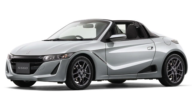 ホンダ「S660β」6速MT、価格201万7400円●エンジン:660cc直列3気筒DOHCターボ●乗員人数:2名●最高出力:47kW(64PS)/6000rpm●使用燃料:レギュラー●サイズ:全長3395㎜×全幅1475㎜×全高1180㎜。15年4月にデビュー。18年に一部改良。ターボエンジンは痛快すぎる加速を披露。ハンドリングも軽やか