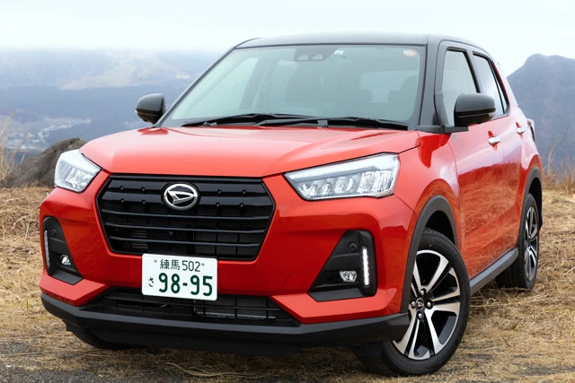 ダイハツ「ロッキー」推しグレード…Ｇ、価格…２００万２０００円。ライズと姉妹車のロッキーは、六角形のフロントグリルを採用。ライズは台形のグリルが目印
