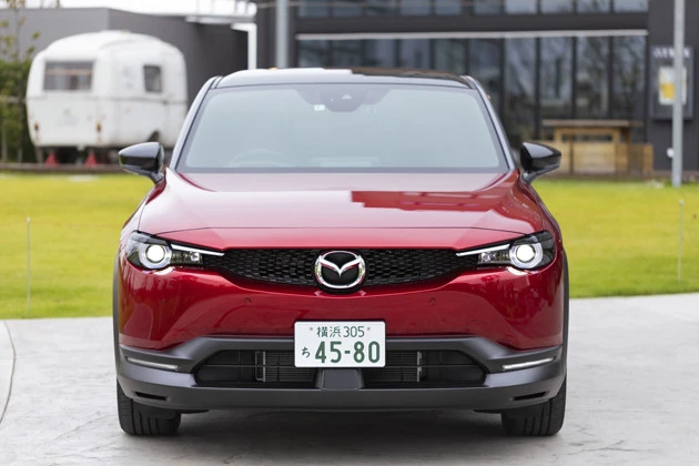 マツダ MX-30 価格予想:242万~339万3500円 来年1月にはEV版が発売されるが、リース中心だという話も......。MX-30の販売の主軸はこのマイルドHVモデルだ