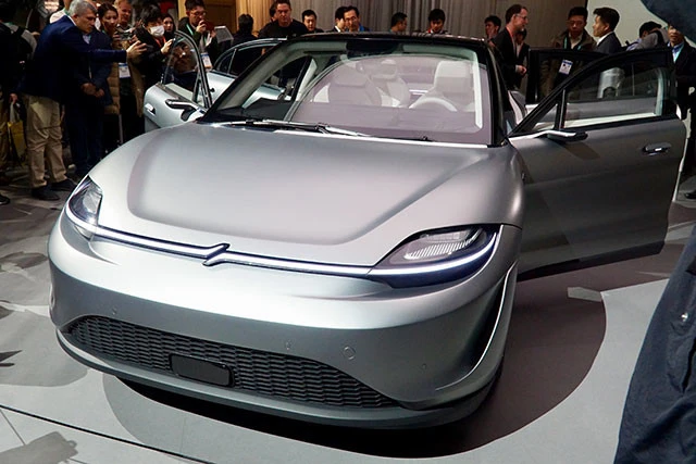 ソニーＶＩＳＩＯＮ－Ｓ。現時点では、この自動運転ＥＶを販売や製造する計画は一切なく、あくまでも試作車という位置づけだが、世界中の注目を集めた