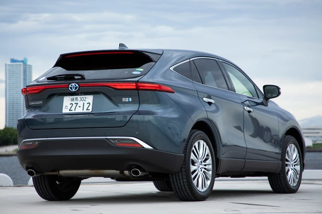 存在感抜群のこのクーペフォルムが日本中の男どもをギンギンにさせている