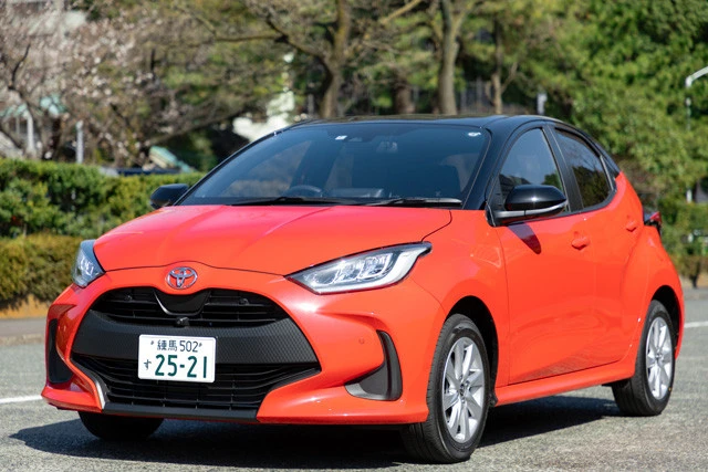 ５位　トヨタ「ヤリス」価格：１３９万５０００～２４９万３０００円、目標値引き：１５万円。ついに７月の国内新車販売ランキングは２位に躍り出たヤリス。ハンドリングを徹底的に磨いたコーナリング性能は圧巻