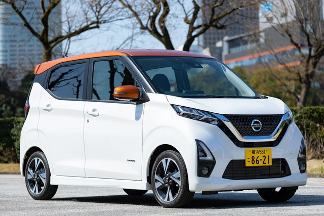 日産「デイズ」ハイウェイスターＸ　プロパイロットエディション（ＦＦ）。価格１５９万６１００円、スペック●全長３３９５㎜×全幅１４７５㎜×全高１６４０㎜　●直列３気筒ＤＯＨＣ（マイルドハイブリッド）　●ＷＬＴＣモード燃費２１．２㎞／Ｌ。日産が企画・開発を担当。生産は三菱自動車が担当するデイズ。昨年３月に発売されて大人気に