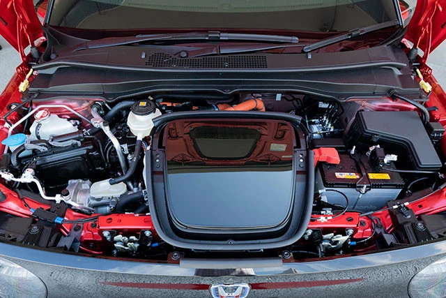 試乗した上級モデルの最高出力は１５４ＰＳ。最大トルクは３１５Ｎｍを発生するモーターを搭載