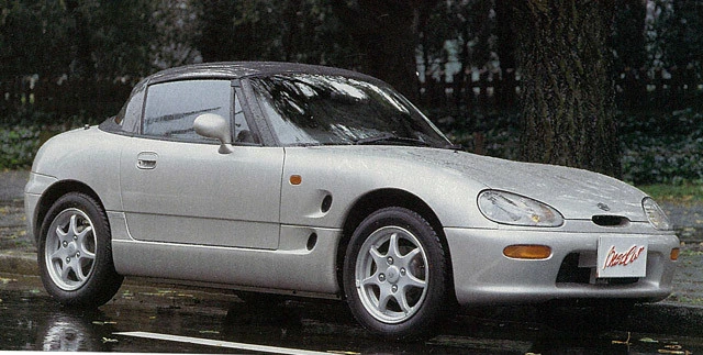 ススギ「カプチーノ」 1991年から1998年まで販売されたオープン。ボディはカーボンファイバーを採用し、車重は700㎏を達成