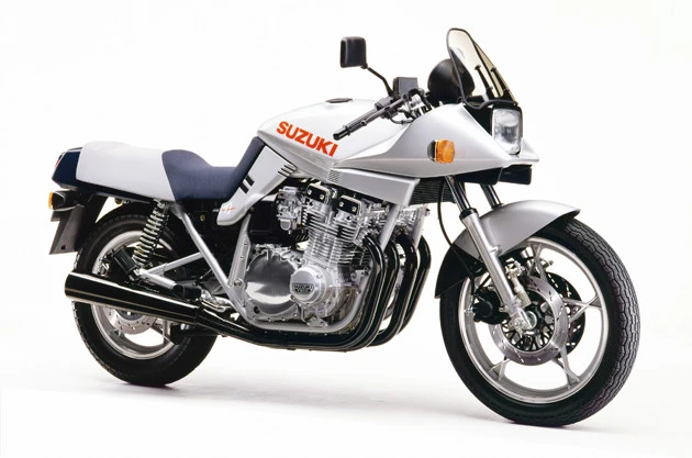 第4位 スズキ GSX 1100Sカタナ 中古相場:60万~300万円 1981年に輸出モデルとして販売を開始。自主規制もあり国内仕様車は750cc版。当時の若者はこの輸出専用の1100カタナに憧れた