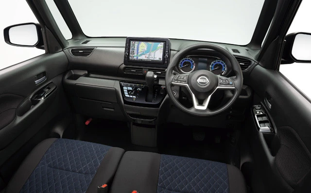 使い勝手抜群の収納スペースがたくさんある。ヒップポイントはセレナと同じくらい