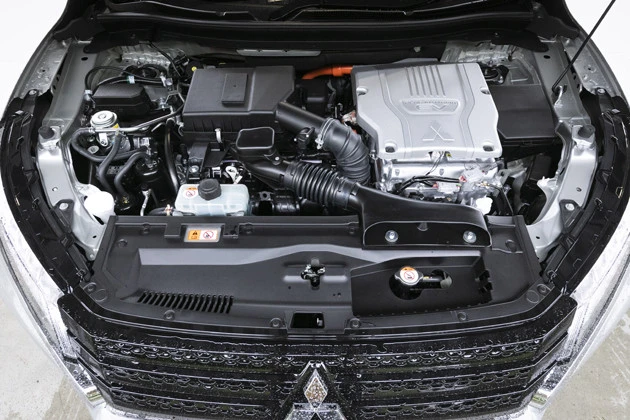 アウトランダーPHEVのパワートレインを磨きに磨いて搭載。残念ながら試乗時は詳細未公表