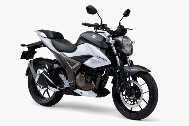 【第5位】スズキ ジクサー250。6月に発売。その激安すぎる価格と油冷エンジン、車重の軽さが大きな話題に。実に個性的なマシンだ。価格44万8800円