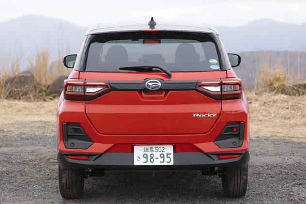 チェックポイント3 4mを切る小型SUVながら積載スペースは秀逸。369リットルの床上スペース&38リットルの床下収納を達成している