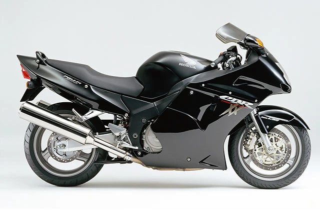 ホンダ「CBR1100XX」。海外では1996年デビューすると、世界最速の座を奪取。2001年にリミッターを装着して日本でも販売