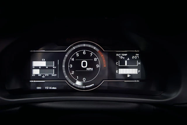 メーターはデジタル。2タイプの表示を用意しているという