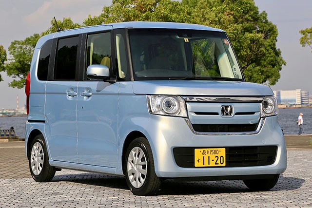 ホンダ「N-BOX」価格:141万1300~212万9600円、全長3395㎜×全幅1475㎜×全高1790㎜、目標値引:15万円。今年上半期の新車販売台数は登録車を含む総合でトップに輝いている