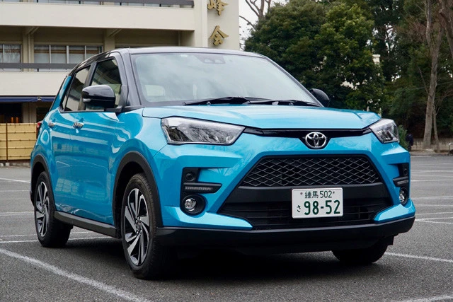 2位 トヨタ「ライズ」価格:167万9000~228万2200円、目標値引き:18万円。発売は昨年11月。7月の国内新車販売ランキングは5位と好調。姉妹車ロッキーも大人気だ