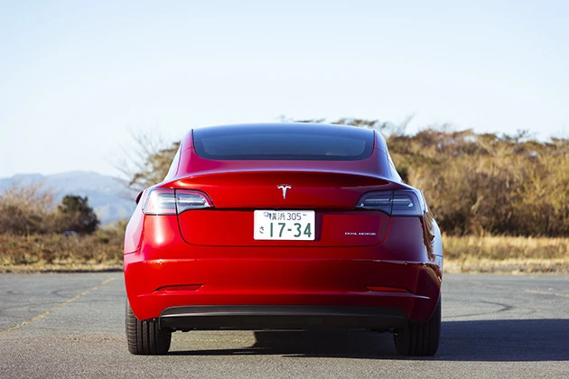 トランクの容量は425リットルだが、後席は分割可倒式。ちなみにフロントにも積載スペースがある