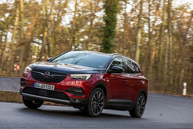 １５年ぶりに日本市場にカムバックを発表したオペルの最新ＳＵＶ「グランドランドＸ」をドイツで独占試乗！