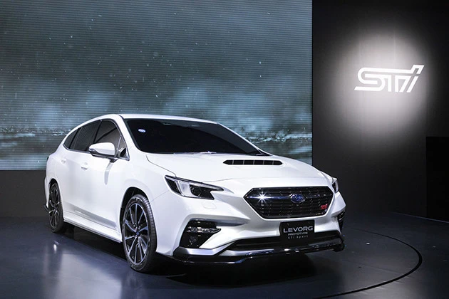 【第4位】スバル レヴォーグプロトタイプ STIスポーツ 日本にツーリングワゴン文化を根づかせたスバルの最新ワゴンが今年発売される。新世代プラットフォーム採用!