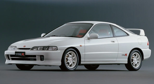 ４位　ホンダ「インテグラｔｙｐｅＲ」 １９９５年に登場したインテグラタイプＲ。最高出力２００ＰＳを発生。ＦＦ最速を誇ったが、２００６年６月に生産終了