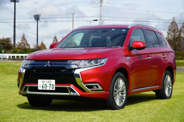 アウトランダー PHEV 価格:393万9100~529万4300円 プラグインハイブリッド世界販売台数トップを独走する熟成モデル。来年フルモデルチェンジ予定