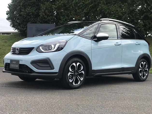 昨年の東京モーターショーでお披露目されているが、新型フィットには「クロスター」と名づけられたSUV的なモデル(写真)が存在する