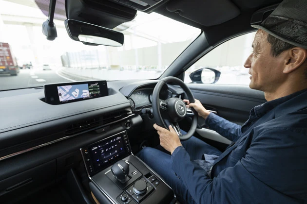 高速道路、一般道で走りをチェック。乗り味は「非常にしなやか」という印象だった