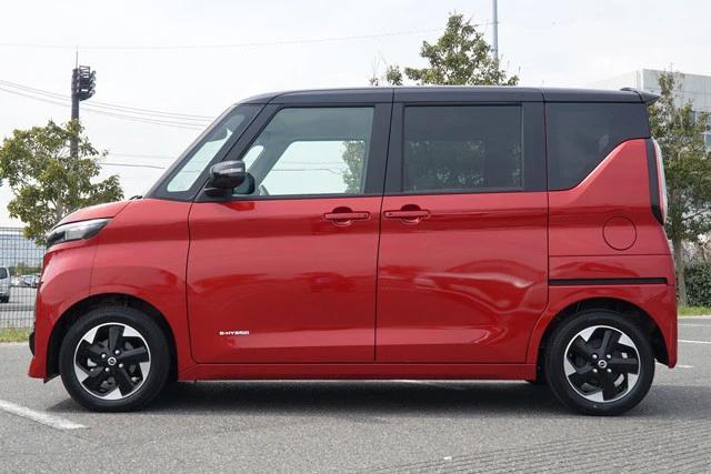 スライドドアの開口幅と開口高はクラストップを実現。後席の広さは圧巻