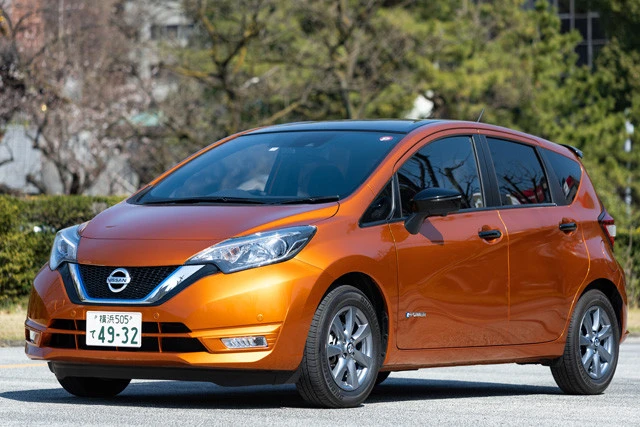 超激戦区のコンパクトカーで三つ巴バトル勃発！　ノートｖｓヤリスｖｓフィット、今ガチで買うべき一台はどれだ？