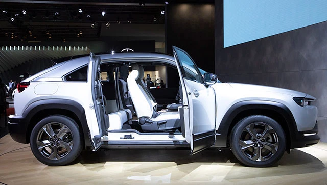 マツダ「ＭＸ‐３０」今年５月にマツダ初の量産ＥＶであるＭＸ－３０が生産開始。欧州では受注を開始している。ドイツでの価格は３万３９９０ユーロ（約４１０万）