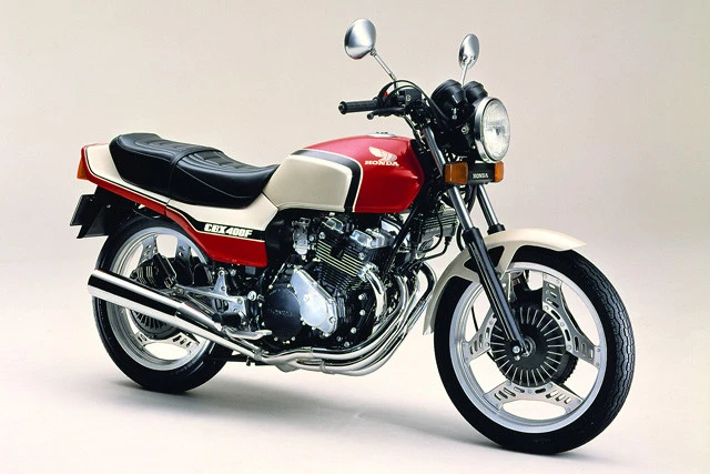 ホンダ「ＣＢＸ４００Ｆ」。１９８１年１１月発売。エンジンは並列４気筒ＤＯＨＣ４バルブでクラス最高の４８ＰＳを発揮