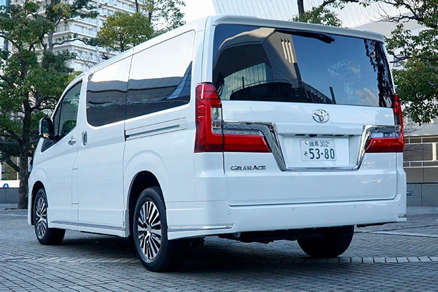 17インチホイール装着車だと、最小回転半径5.6mと意外と取り回しがよかったりする