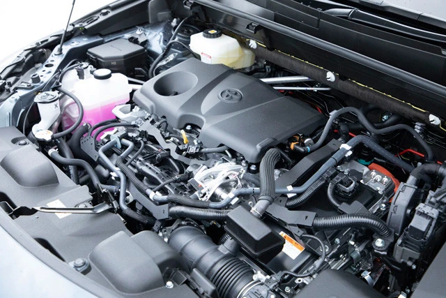 ハイブリッドのパワートレインは2.5Lの直4で、新世代のTHS Ⅱを採用