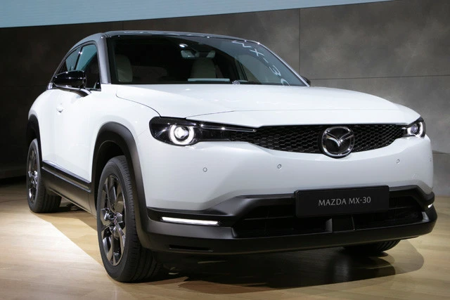 すでに欧州では予約開始されているMX-30。日本では9月に予約開始という情報も。ちなみにリアドアは観音開き式だ