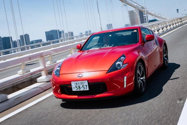 【第3位】日産 フェアレディZ 発売:2008年 価格:397万9800~651万9700円 値引き:20万円 リセール:A 50年という日本で最も長い歴史を持つスポーツカーがフェアレディZだ。FRレイアウトで、今では貴重なマニュアルミッションが選べるのもうれしい限り