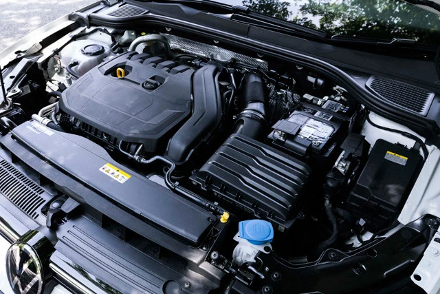 今回、試乗したのは１．５Ｌの直４モデル。ＤＯＨＣターボエンジンに４８Ｖのマイルドハイブリッドシステムを組み合わせる