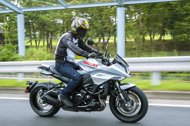 【絶頂バイク 第2位】スズキ カタナ 価格:154万円 発売:2019年5月 1982年に登場し大ヒットを記録した「GSX1100S KATANA」の現代版として登場。軽量なアルミフレームの車体に刺激的なエンジンを搭載し、高い人気を誇る