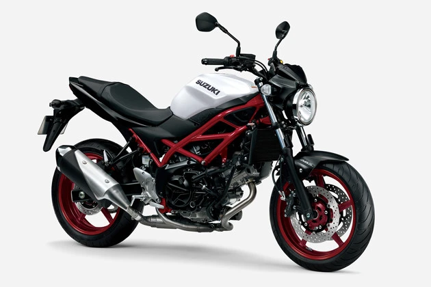 【絶頂バイク 第3位】スズキ SV650 ABS 価格:78万5400円 発売:2021年1月 197kgという軽量ボディにより、ツーリングはもちろん、街中でも取り回しはラクチン。飽きのこないシンプルなデザインが多くの人を魅了